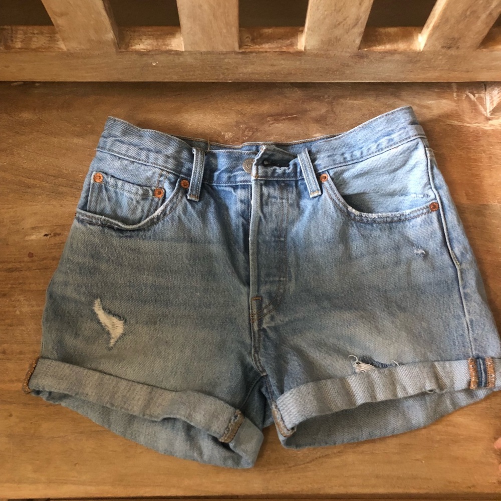 Levis 501 long shorts size 26
